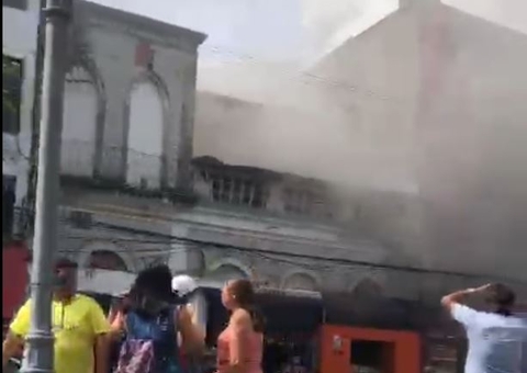 Vídeo mostra princípio de incêndio em restaurante no centro de Manaus