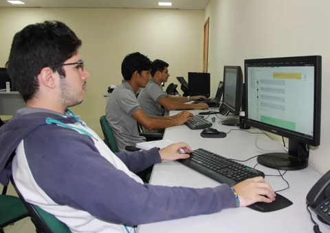 CIEE oferta 12 mil vagas de estágio e bolsa de idiomas nesta segunda-feira 