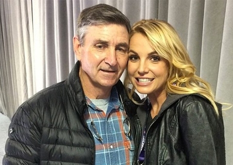 Pai de Britney Spears diz que ela tem demência para justificar tutela da cantora