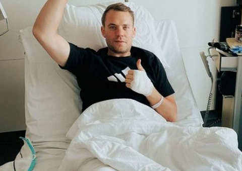 Neuer fratura perna durante férias e não joga mais nesta temporada