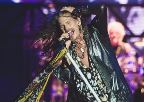 Steven Tyler é acusado de abuso sexual de menor e de acusá-la a forçar um aborto nos anos 70