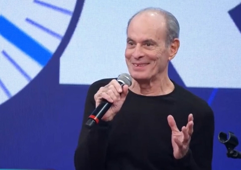 Ney Matogrosso posta nude por engano e internautas reagem: 'bem posicionado'