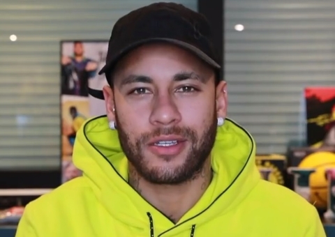    Vai oficializar? Neymar posta foto de Bruna Biancardi ao lado da família