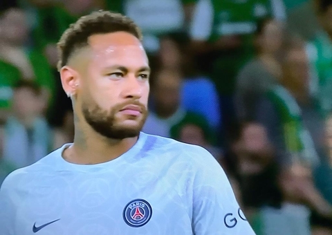 Neymar afirma que Messi teve dificuldade em se adaptar em início no PSG