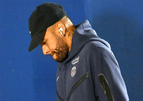 Neymar retira bota de imobilização, e PSG fala em exames 'tranquilizadores'