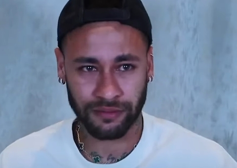 Neymar chora e garante que não volta "meia-boca" aos campos; vídeo