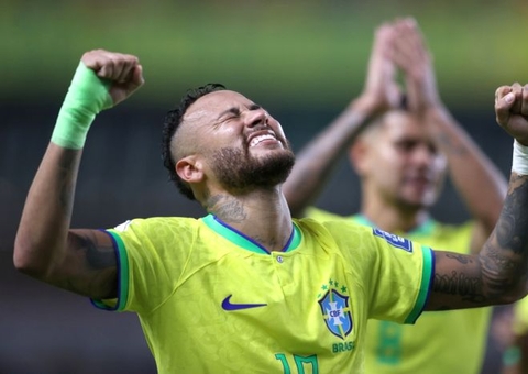 Neymar ganha homenagem como maior goleador do Brasil contra seleções
