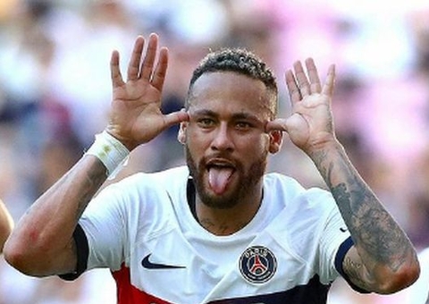 Neymar volta a jogar após 5 meses e brilha em vitória do PSG com dois gols