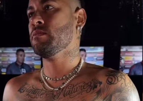 Neymar fez uma tatuagem em homenagem à filha Mavie