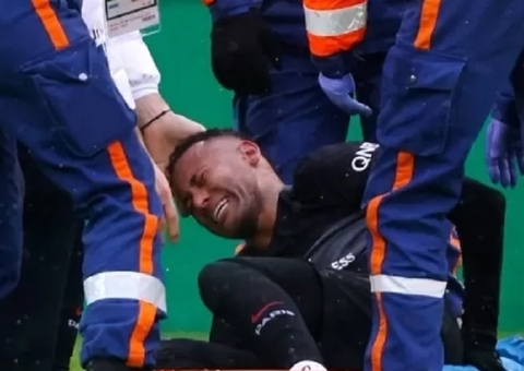 Neymar sofre contusão no tornozelo durante jogo do PSG e preocupa
