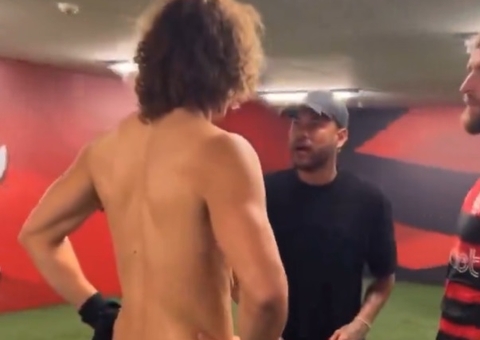 Neymar chega de helicóptero, vê vitória do Flamengo e visita jogadores em vestiário; vídeo