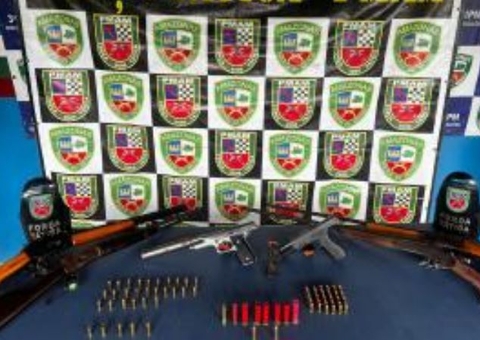 Rifles, espingardas, silenciador de pistola; polícia apreende arsenal em sítio na AM-010