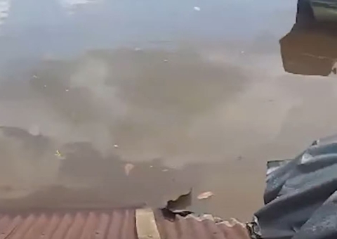 Bombeiros retomam buscas por pai e bebê arremessados no rio durante temporal no Amazonas