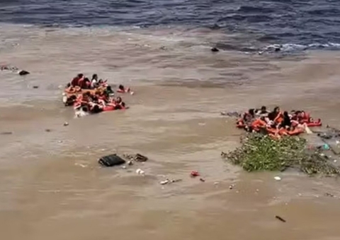 Comandante atribui naufrágio no Encontro das Águas a vendaval e pânico