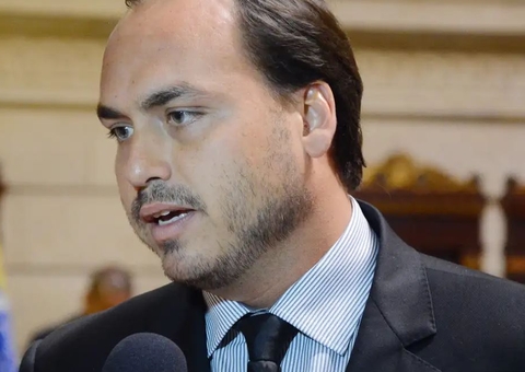 PF deve indiciar Carlos Bolsonaro por espionagem na "Abin Paralela"