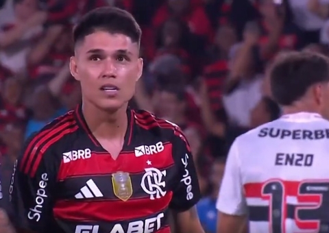 Flamengo vence São Paulo e está na liderança do Brasileirão