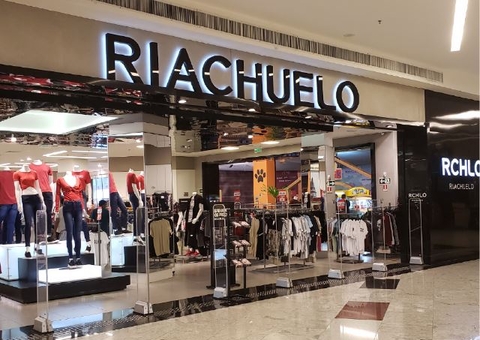 Segurança da Riachuelo é preso por acusar cliente negro de roubar meias