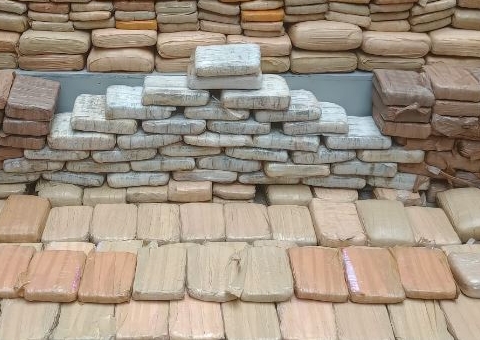 Dupla é presa com 1 tonelada de drogas avaliada em R$ 9,5 milhões no Rio Solimões