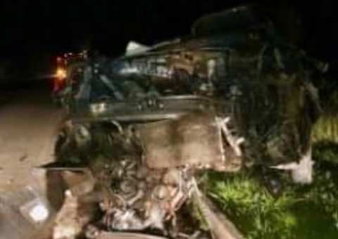 Acidente grave entre táxi e caminhão deixa passageiros feridos na BR-174