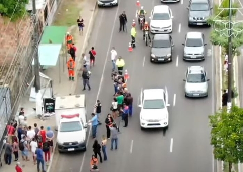 Acidente fatal causa congestionamento quilométrico na av. Coronel Teixeira