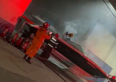 Vídeo mostra incêndio em lancha em marina na Ponta Negra