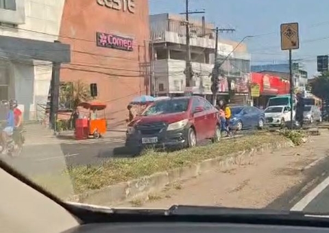 Adolescente é atropelado ao tentar atravessar avenida em Manaus 