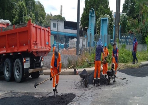 Obra interdita rua de acesso a Conjunto Colina do Aleixo em Manaus 