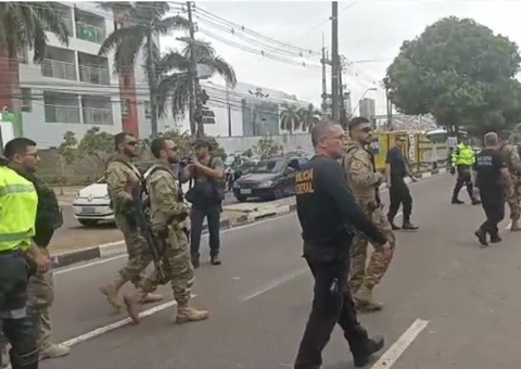 Bolsonaristas retiram carros de avenida após acordo com a PF em Manaus