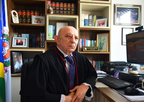 Domingos Chalub assina a nomeação de três novos juízes para o TJAM  