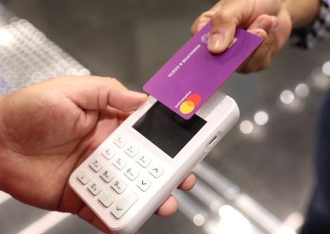 Homem é preso após 'estourar' cartão de crédito roubado em Manaus