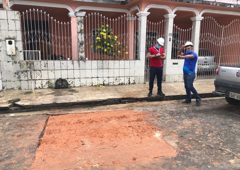 Águas de Manaus é notificada por deixar obra inacabada em rua recém-pavimentada