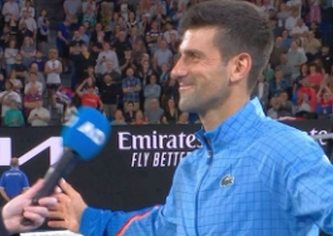 Djokovic resiste às dores, supera Dimitrov e passa às oitavas na Austrália