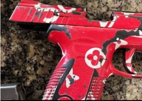 Pistola rosa é apreendida após morte de Hello Kitty em operação policial