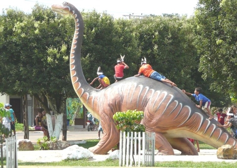 Recuperação de ruas e calçadas na sede de Novo Airão supera R$ 13 milhões