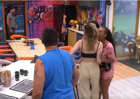 Sol agarra Ana Paula pelo braço durante bate-boca e brothers pedem expulsão