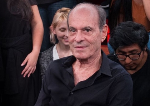 Ney Matogrosso confirma que pênis postado sem querer é seu: 'queria mandar por WhatsApp'