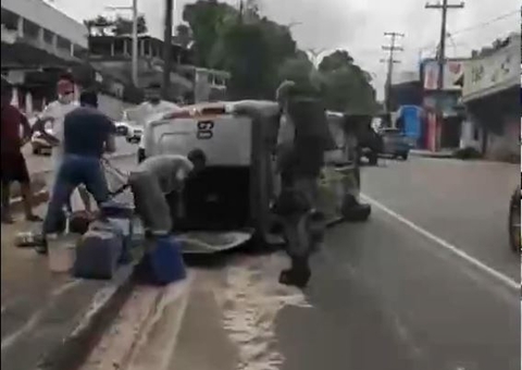 Van capota e deixa três pessoas feridas em Manaus