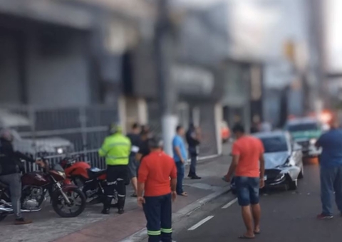 Acidente entre carro e moto de aplicativo deixa um morto em avenida de Manaus