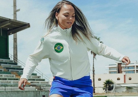 Nycole se manifesta após corte na seleção