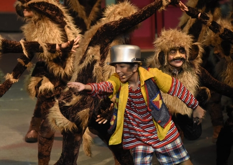 Sucesso de público, ‘O Menino Maluquinho’ abre nova sessão no Teatro Amazonas