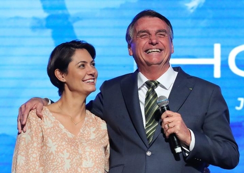 Bolsonaro tentou trazer ilegalmente colar de R$ 16 milhões para Michelle