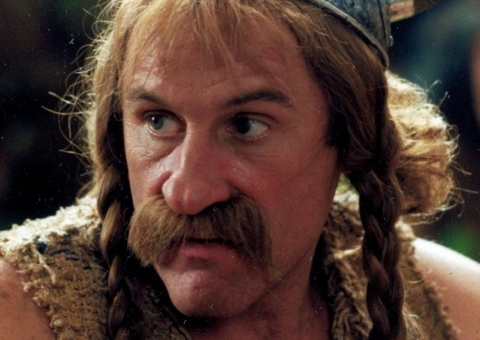 Gerard Depardieu é acusado oficialmente de estupro por atriz