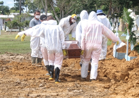 Nº de internações e mortes por covid acima dos 60 anos cai no Amazonas 