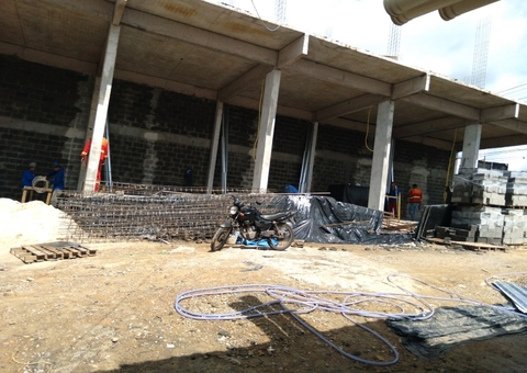 Obra comercial com placa falsa é embargada pela prefeitura em Manaus