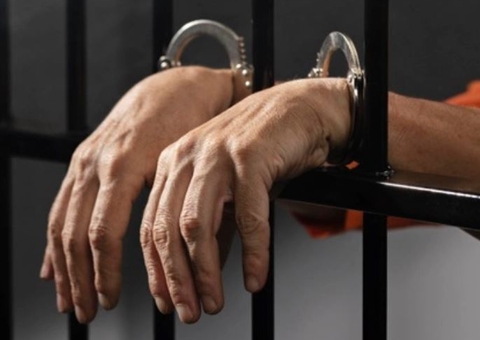 Assaltantes são presos com arma falsa e 'chapolin' em Manaus