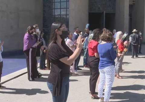 Funcionários fazem protesto e exigem demissão do presidente da Caixa por assédio