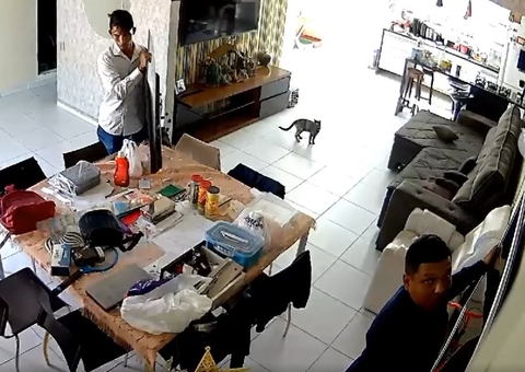 Dupla invade casa e faz a 'limpa' em assalto ousado em Manaus