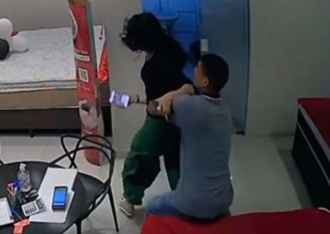 Vídeo mostra tentativa de estupro contra vendedora em loja de colchões