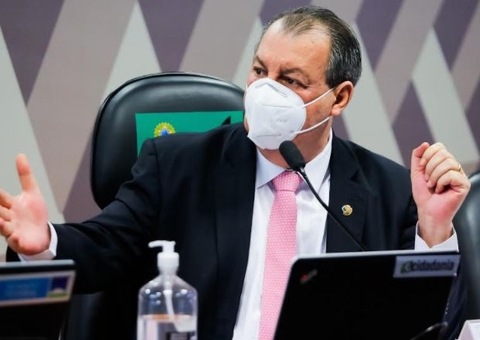 Senador Omar pede inclusão de policiais e bombeiros para vacinação