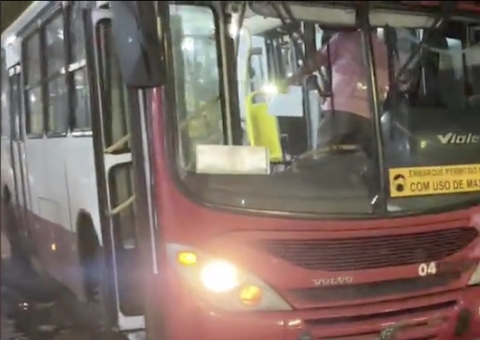 Homem armado assalta ônibus da linha 560 em Manaus